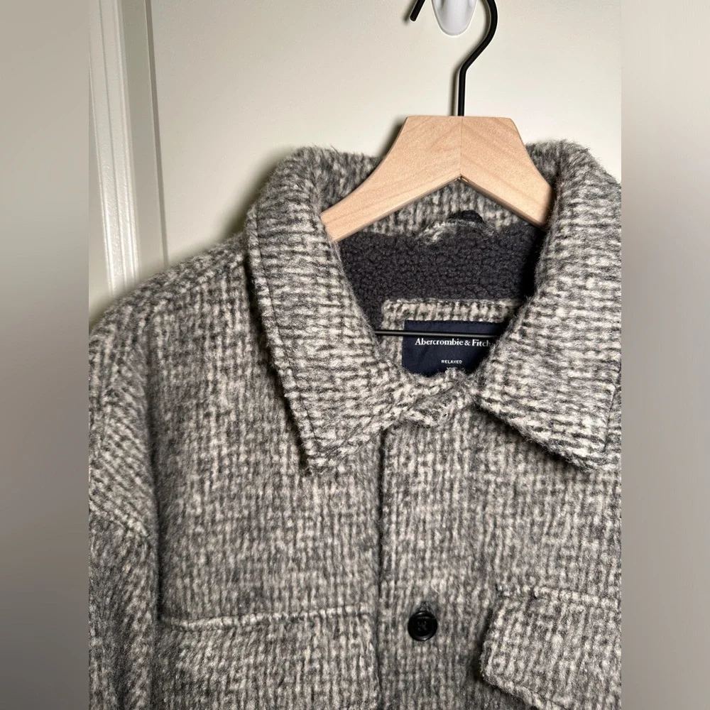 ABERCROMBIE AND FITCH - Fuzzy Sherpa-Lined Shirt Jacket - Men’s 2XL - Picture 6 of 9